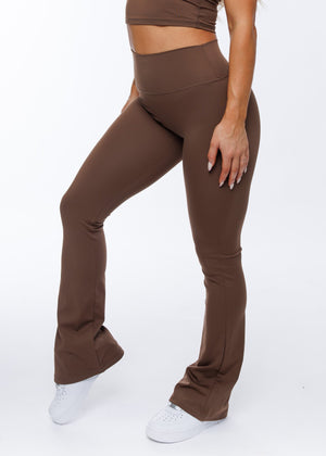 
                  
                    Load image into Gallery viewer, Vantage Flare Leggings - Chocolate
                  
                